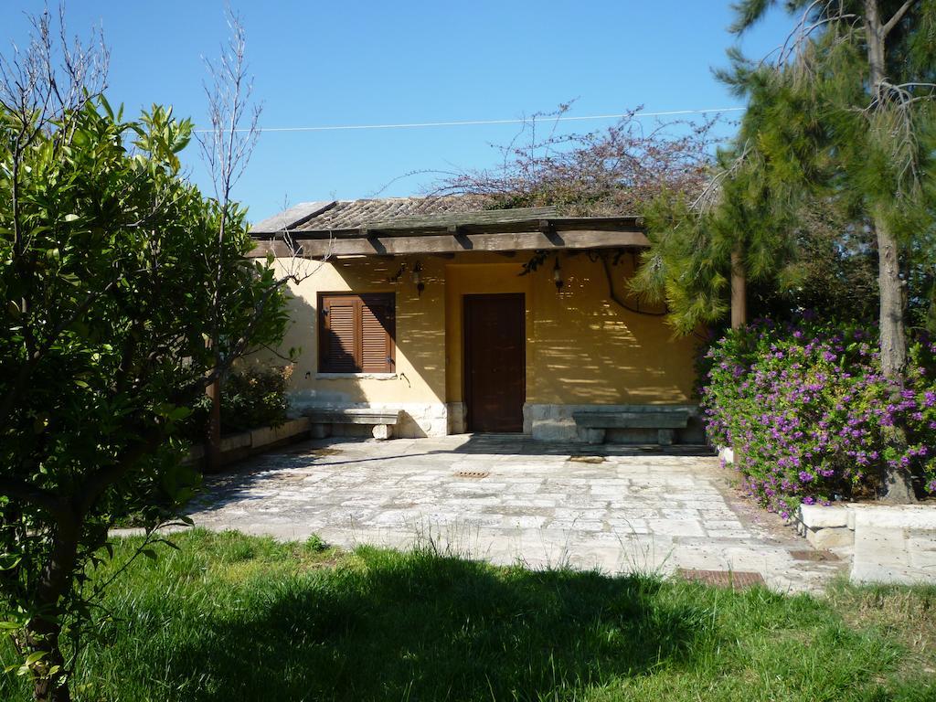 Villa Carcano Трани Номер фото